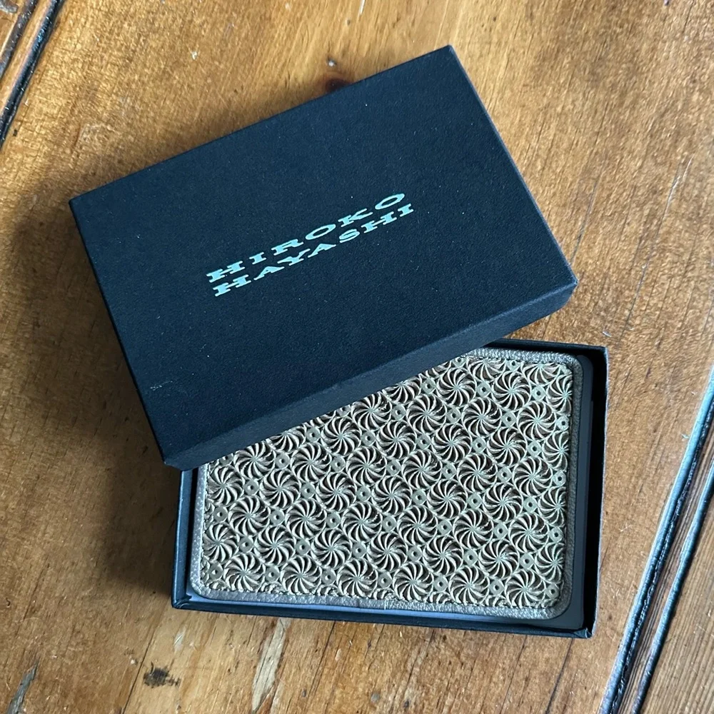 HIROKO HAYASHI GIRASOLE Leather Gold Credit Card Billfold Wallet New in Box